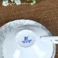 Seleccionado de porcelana fina de cerámica de color rosa flor hueso China taza de café y platillo Set